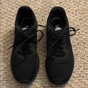 Black Nike Sneakers!